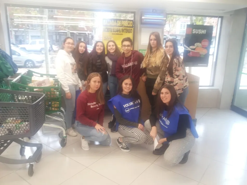 Foto 2 - J&oacute;venes de Las Villas participan en la Gran Recogida de Alimentos