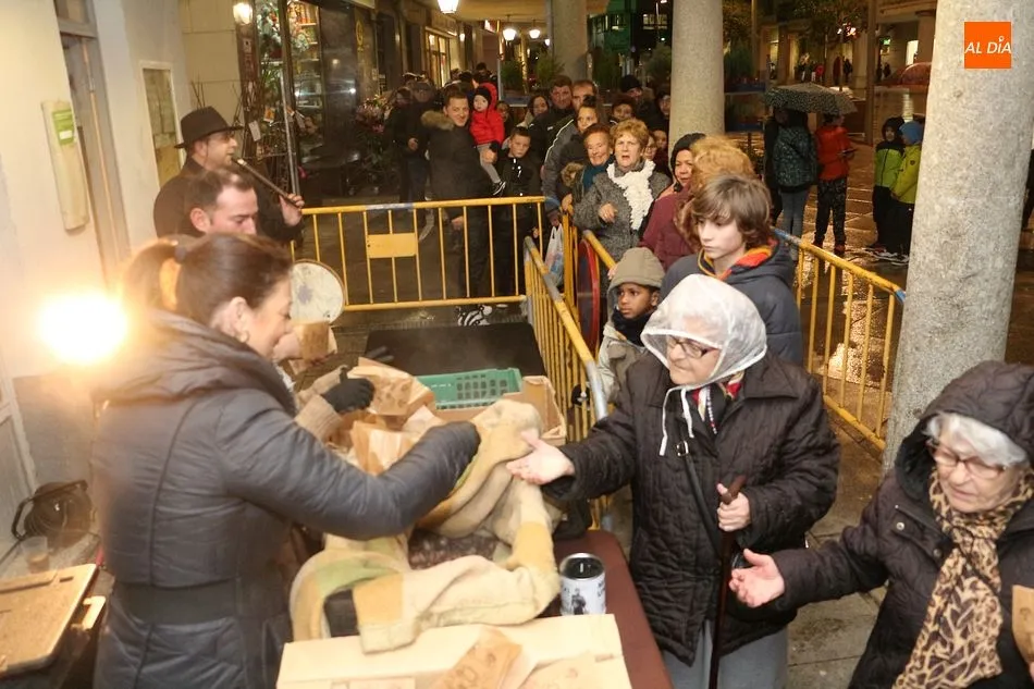 Foto 3 - Los guijuelenses disfrutan de la casta&ntilde;ada popular