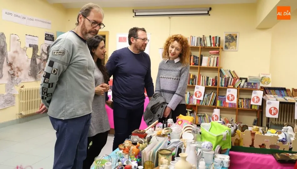 La concejala Ana Suárez ha visitado el tradicional rastrillo solidario del Milagro. Foto: Lydia González