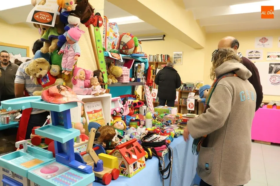 Foto 6 - El rastrillo solidario del Milagro recauda fondos para los refugiados sirios en L&iacute;bano