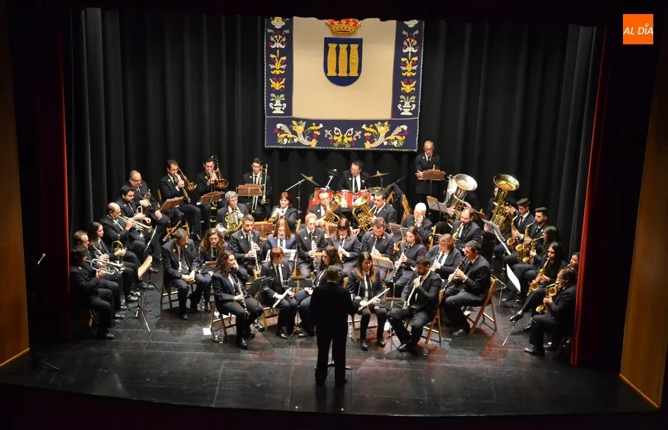 Foto 10 - Manuel P&eacute;rez de Burgos recibe un homenaje sorpresa en el concierto de la Banda que dirige  