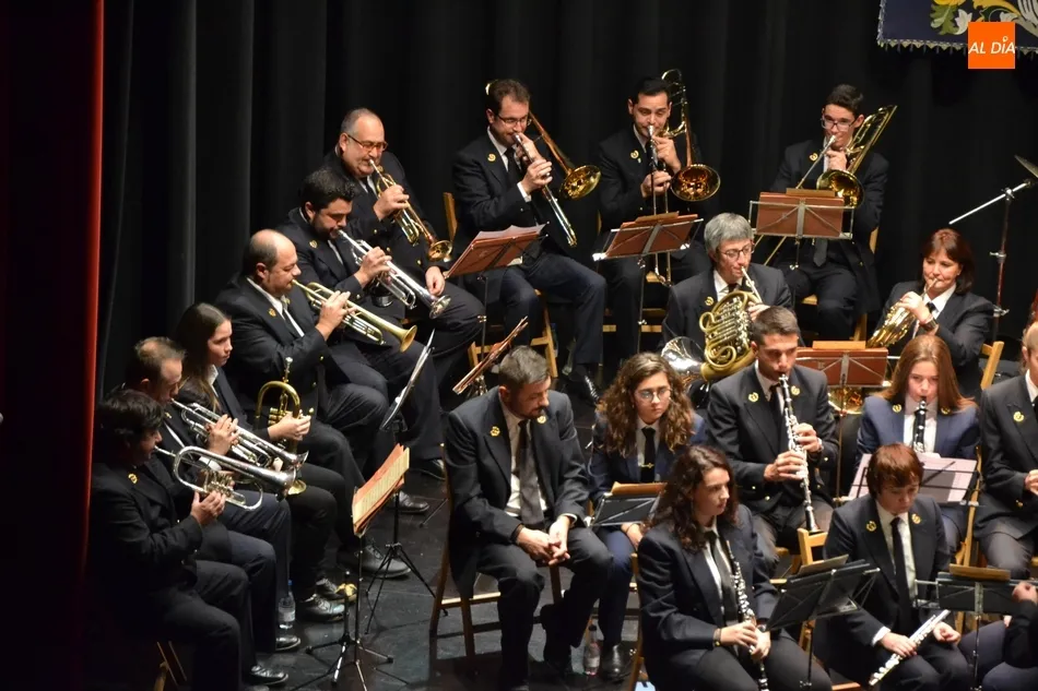 Foto 9 - Manuel P&eacute;rez de Burgos recibe un homenaje sorpresa en el concierto de la Banda que dirige  