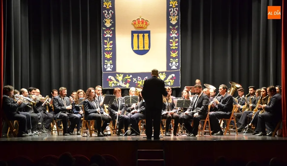 Foto 11 - Manuel P&eacute;rez de Burgos recibe un homenaje sorpresa en el concierto de la Banda que dirige  