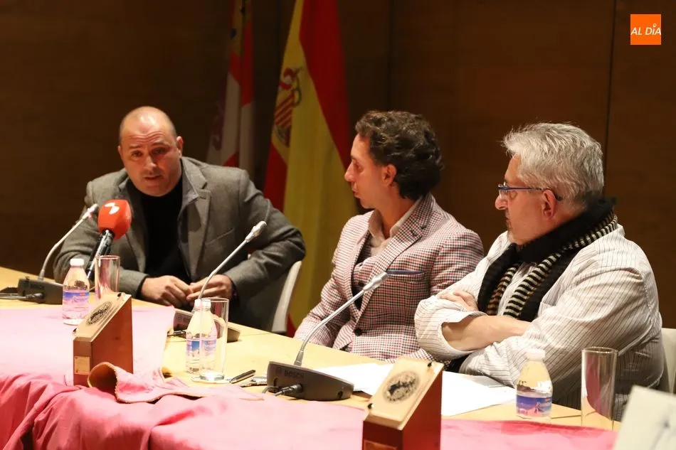 Foto 4 - La familia De la Calle repasa su trayectoria taurina en una amena tertulia  