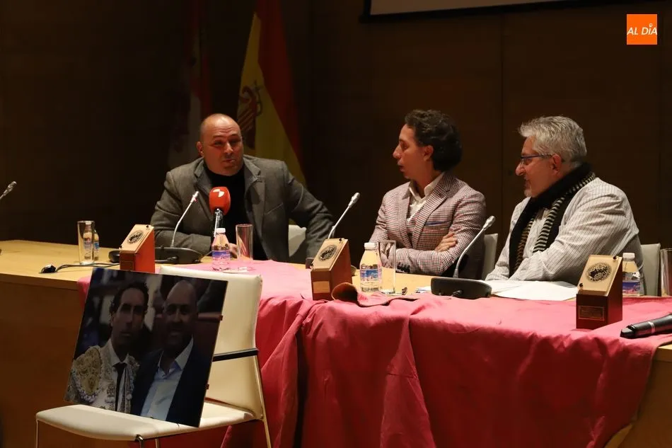 Foto 3 - La familia De la Calle repasa su trayectoria taurina en una amena tertulia  
