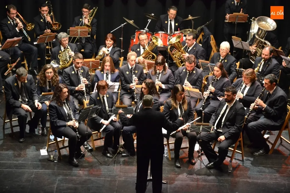 Foto 8 - Manuel P&eacute;rez de Burgos recibe un homenaje sorpresa en el concierto de la Banda que dirige  