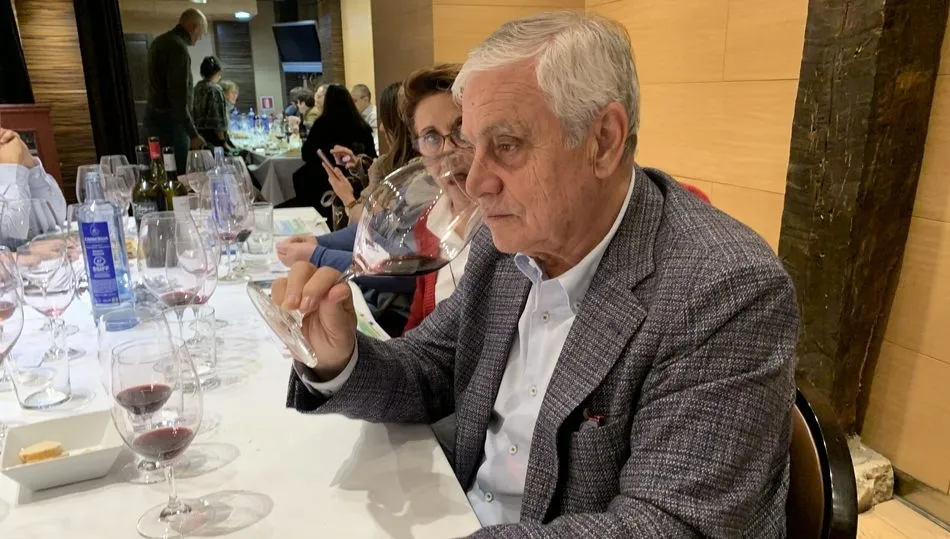 En esta ocasión Cata Añada tuvo como director de la cata a Jore de Luis / FOTOS: JAVIER BRAGADO