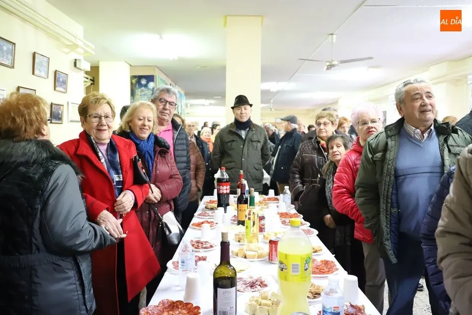 Foto 7 - Fiesta en la Asociaci&oacute;n de Mayores de Pizarrales por la clausura su Semana Sociocultural