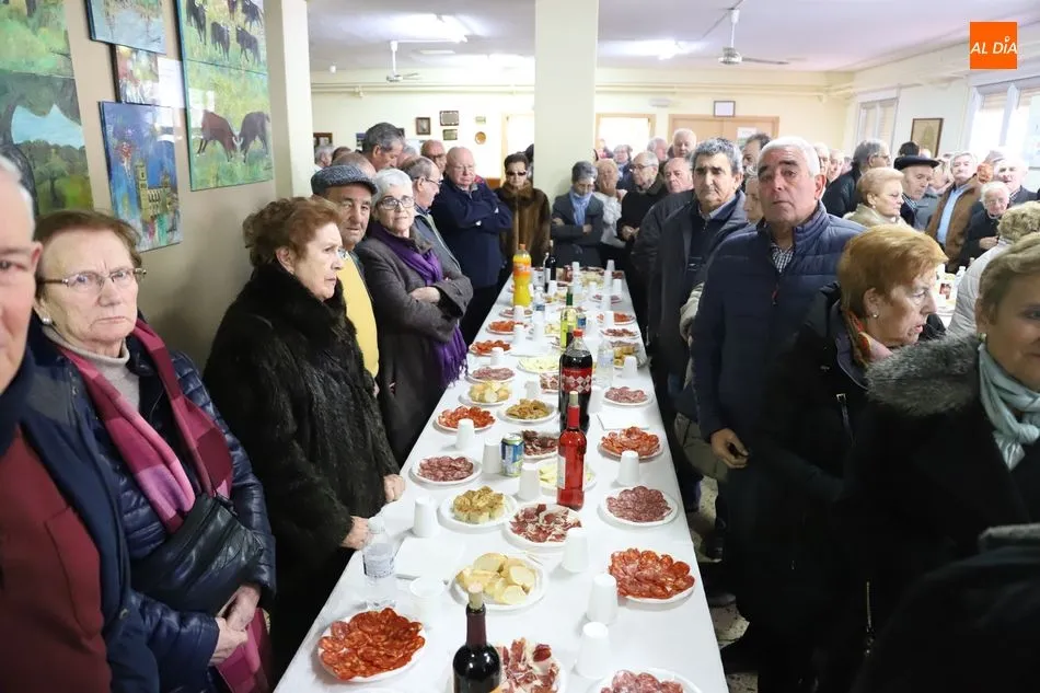 Foto 4 - Fiesta en la Asociaci&oacute;n de Mayores de Pizarrales por la clausura su Semana Sociocultural