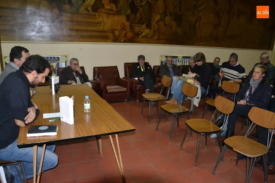 Foto 2 - Severiano Delgado presenta su libro sobre el &lsquo;mito&rsquo; de Unamuno en el Paraninfo de la USAL  