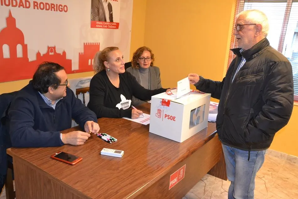 El PSOE de Ciudad Rodrigo respalda por unanimidad el acuerdo de Gobierno con Unidas Podemos  