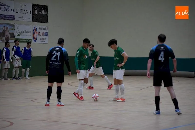 Foto 11 - El Piensos Dur&aacute;n Albense suma y sigue con otra goleada ante Ribeira (7-1)