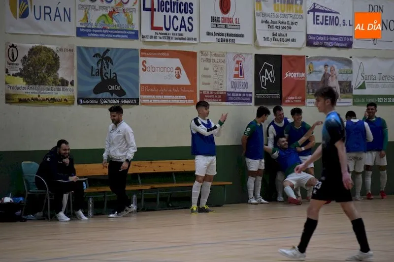 Foto 4 - El Piensos Dur&aacute;n Albense suma y sigue con otra goleada ante Ribeira (7-1)
