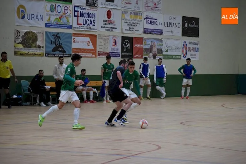 Foto 3 - El Piensos Dur&aacute;n Albense suma y sigue con otra goleada ante Ribeira (7-1)