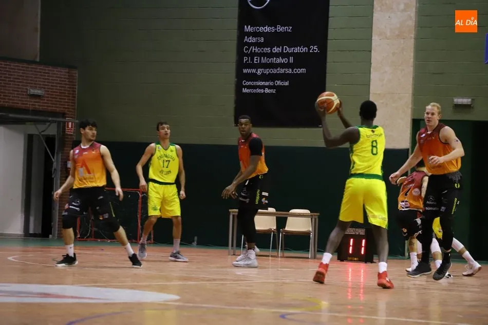 Foto 6 - El Aquimisa Carbajosa no se cansa de ganar ante el ULE Le&oacute;n en la pr&oacute;rroga (70-67)
