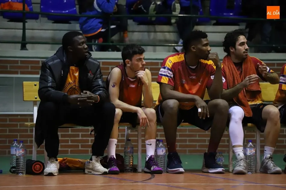 Foto 5 - El Aquimisa Carbajosa no se cansa de ganar ante el ULE Le&oacute;n en la pr&oacute;rroga (70-67)
