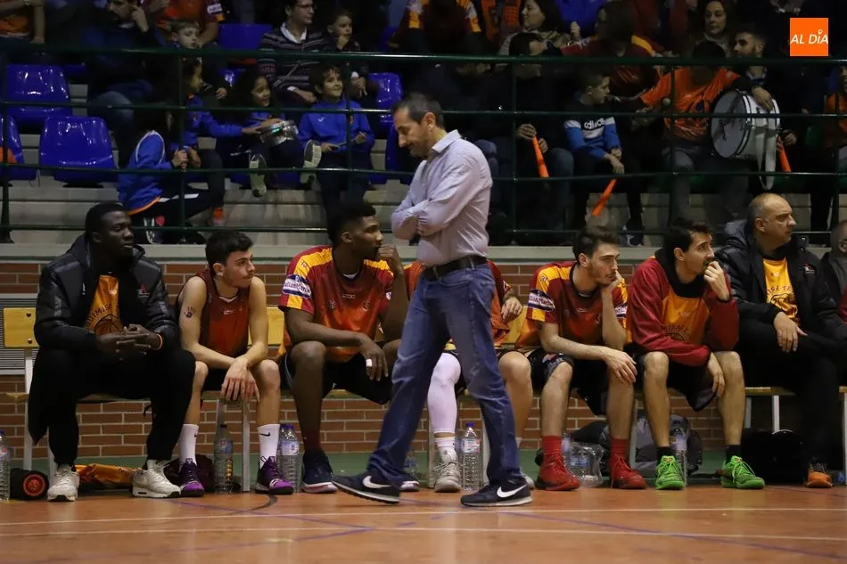 Foto 3 - El Aquimisa Carbajosa no se cansa de ganar ante el ULE Le&oacute;n en la pr&oacute;rroga (70-67)