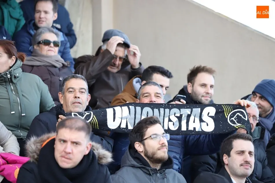 Foto 10 - La afici&oacute;n de Unionistas contin&uacute;a animando en las malas al equipo