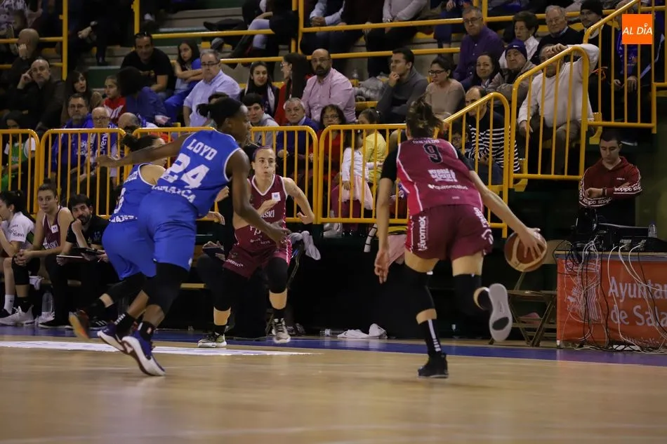Foto 7 - El Perfumer&iacute;as Avenida no acusa el par&oacute;n y pasa por encima del Araski (70-46)