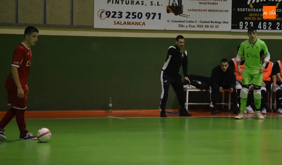 Foto 6 - El III Juvenil sale esta vez perdiendo de otro ag&oacute;nico final en medio de un ambientazo  