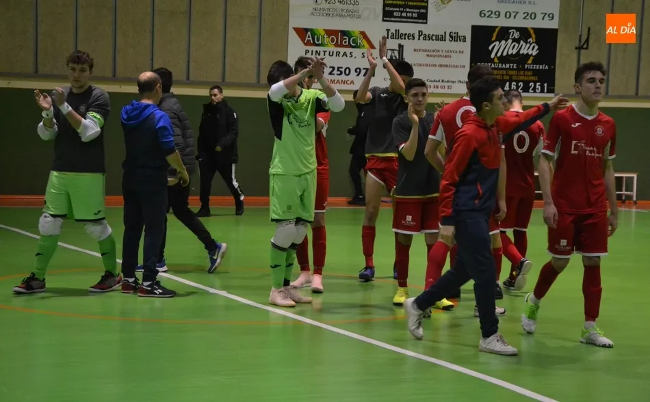 Foto 2 - El III Juvenil sale esta vez perdiendo de otro ag&oacute;nico final en medio de un ambientazo  