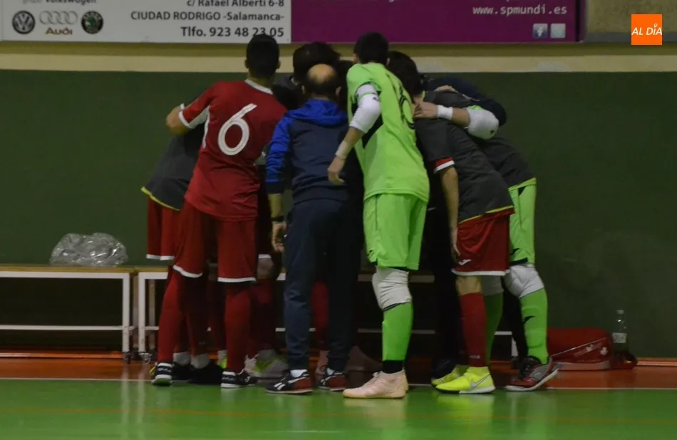 Foto 11 - El III Juvenil sale esta vez perdiendo de otro ag&oacute;nico final en medio de un ambientazo  
