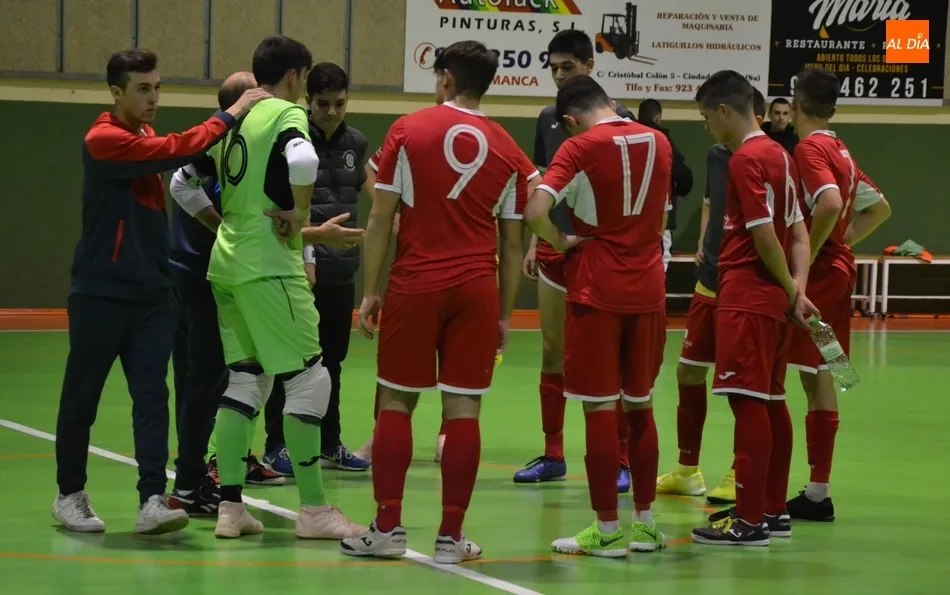 Foto 4 - El III Juvenil sale esta vez perdiendo de otro ag&oacute;nico final en medio de un ambientazo  
