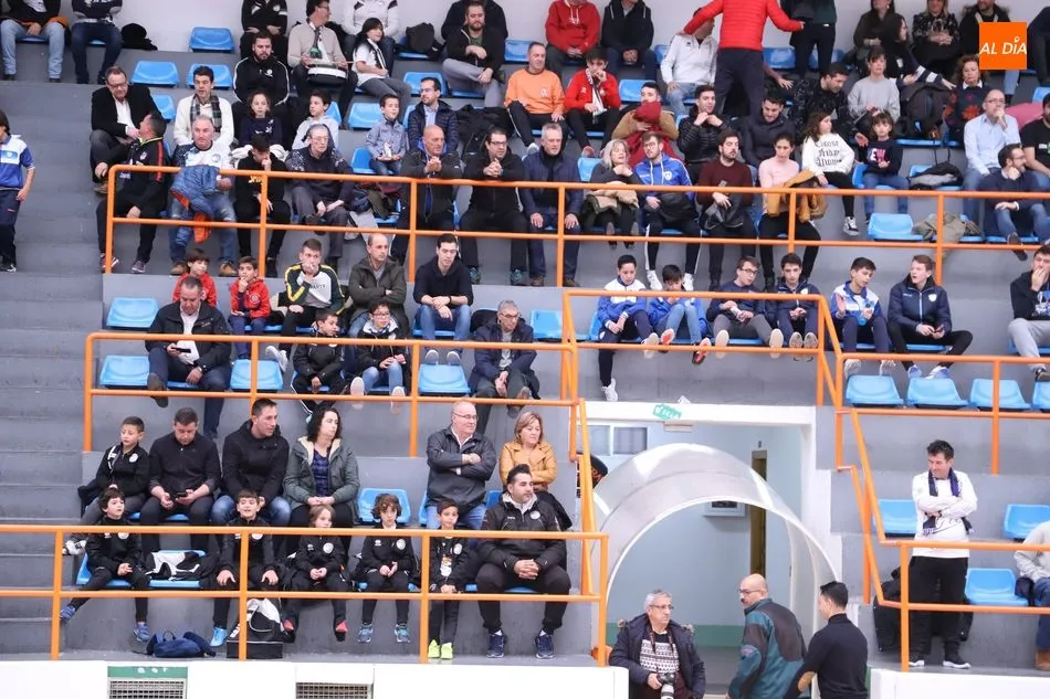 Foto 5 - El Salamanca FS Unionistas se complica en la segunda mitad y acaba ganando con sufrimiento (8-6)