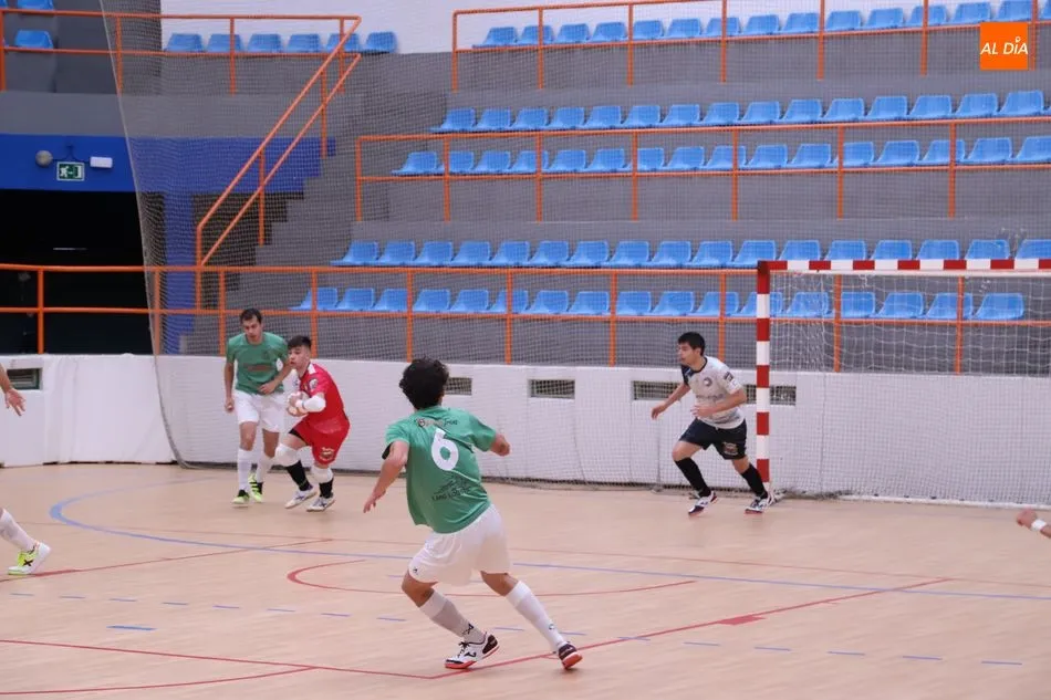 Foto 8 - El Salamanca FS Unionistas se complica en la segunda mitad y acaba ganando con sufrimiento (8-6)