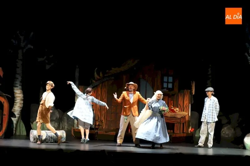 Foto 5 - El musical de Hansel y Gretel encandila al p&uacute;blico infantil con su divertido espect&aacute;culo