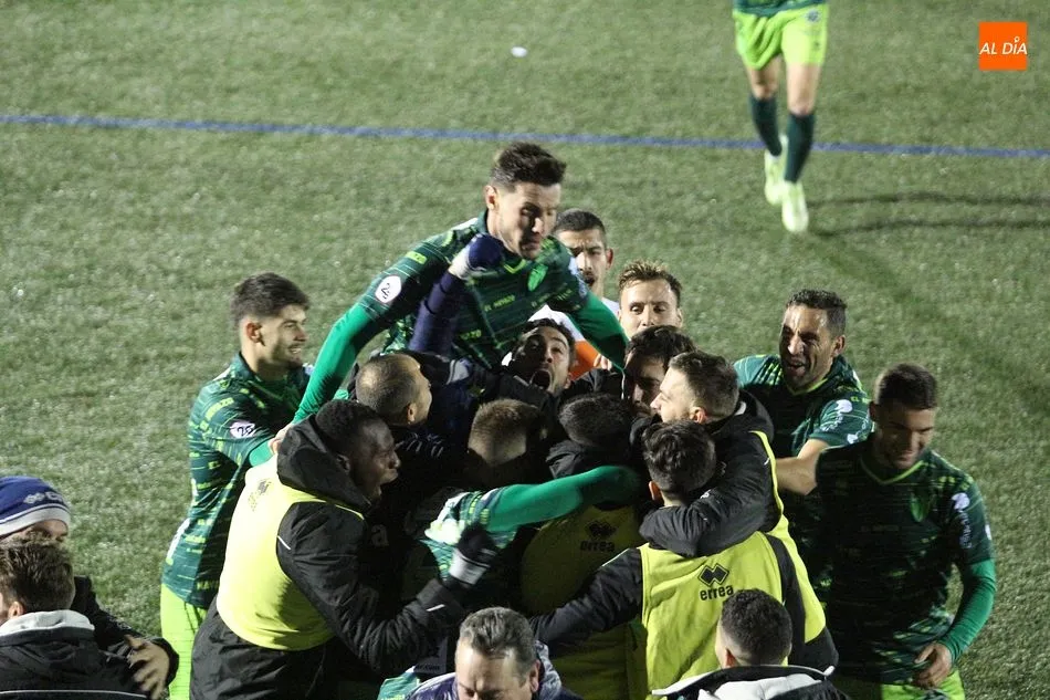 Foto 11 - El Guijuelo resurge para ganar con autoridad en casa al Bilbao Athletic (2-0)
