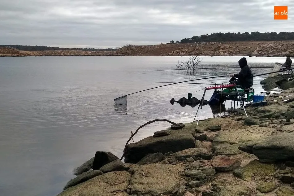 Foto 7 - La Sociedad Charra celebra el Campeonato del Pavo de pesca en el embalse de Almendra  