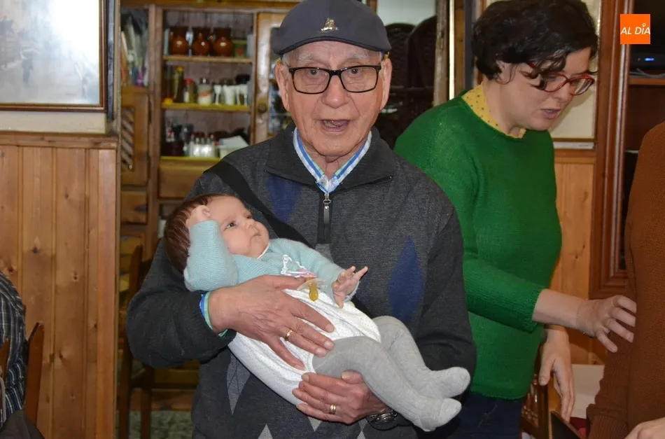 Foto 9 - Cuatro generaciones de la familia Manzano celebran un encuentro prenavide&ntilde;o  