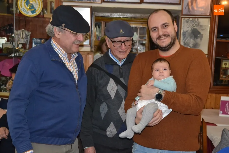 Foto 8 - Cuatro generaciones de la familia Manzano celebran un encuentro prenavide&ntilde;o  