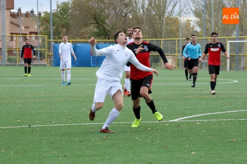 Jugada del encuentro entre el Ribert B y el Villares de la Reina / Lydia González