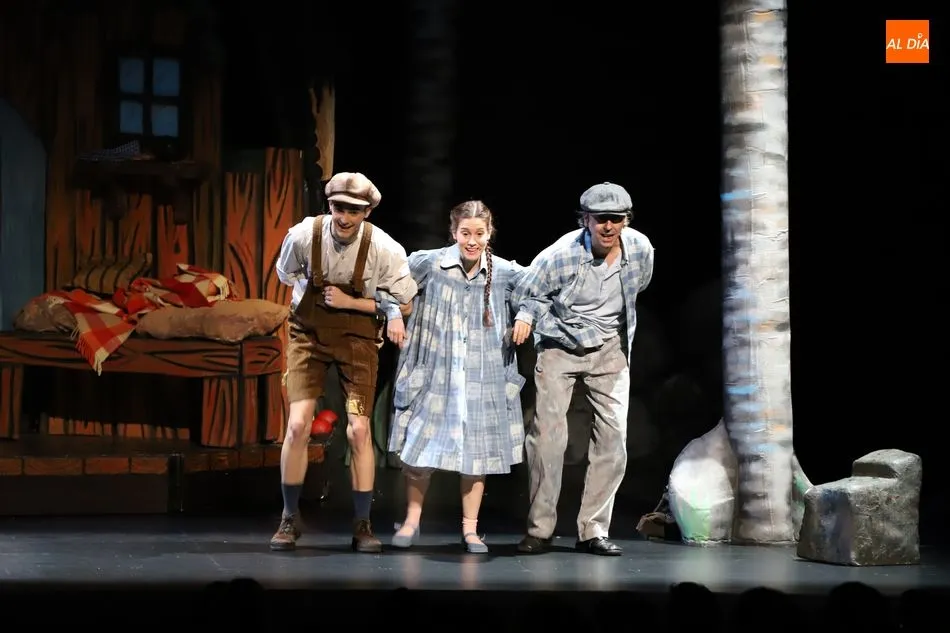 Foto 2 - El musical de Hansel y Gretel encandila al p&uacute;blico infantil con su divertido espect&aacute;culo