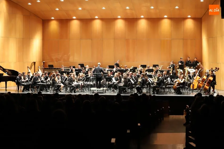 Foto 2 - La Banda Sinf&oacute;nica del Coscyl ofrece un concierto bajo la batuta del profesor Rub&eacute;n Prades