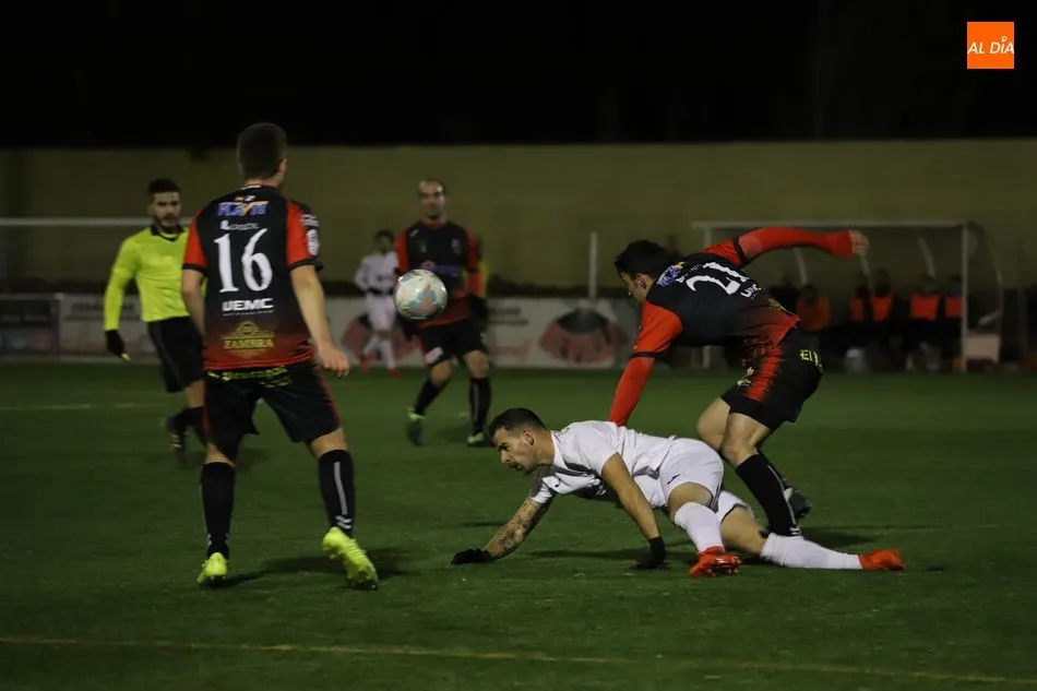Acción del partido entre el Ribert y la Laguna / Lydia González