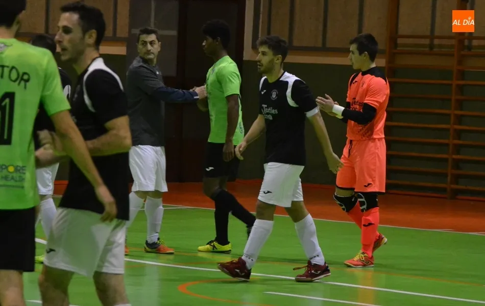 Foto 4 - Jorge Crespo y Jos&eacute; le dan la victoria al III Senior ante el Inter Sala en un minuto final de...