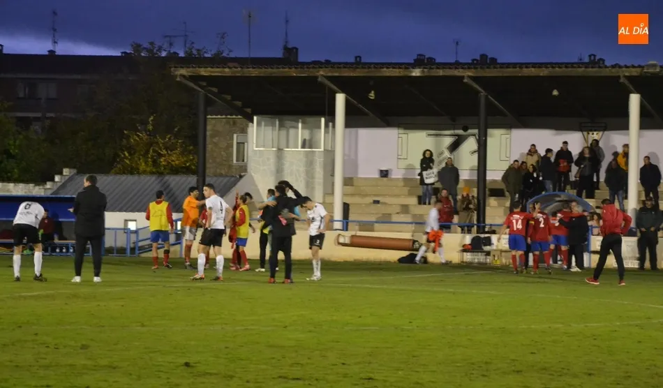 Foto 2 - El Senior del Ciudad Rodrigo prosigue con su ins&oacute;lita ca&iacute;da libre  