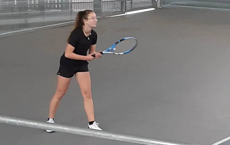 Foto 2 - Carolina Benito se proclama campeona del Torneo de Oto&ntilde;o de Carbajosa  