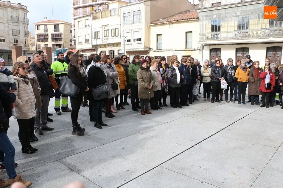 Foto 2 - Guijuelo clama contra la violencia de g&eacute;nero
