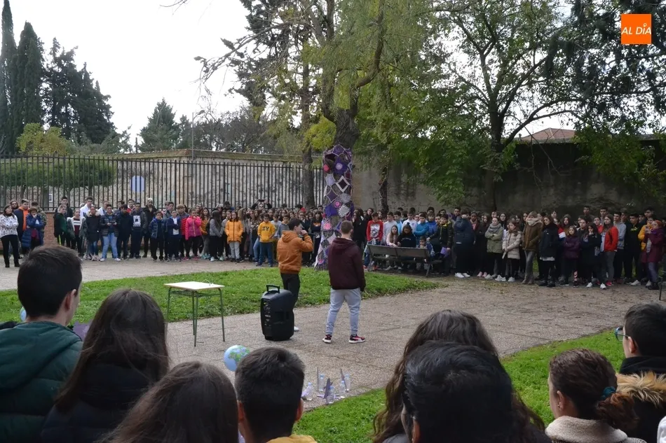 Foto 10 - El IES Fray Diego Tadeo construye un mundo libre de violencia de g&eacute;nero  
