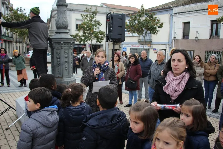 Foto 6 - Vitigudino manifiesta su rechazo a la violencia de g&eacute;nero