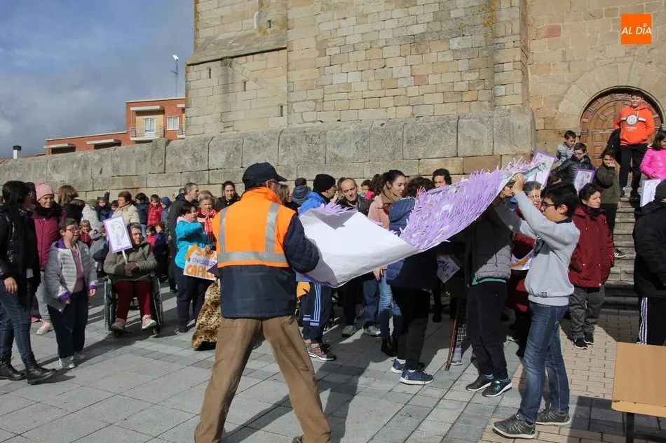 Foto 3 - Vitigudino manifiesta su rechazo a la violencia de g&eacute;nero
