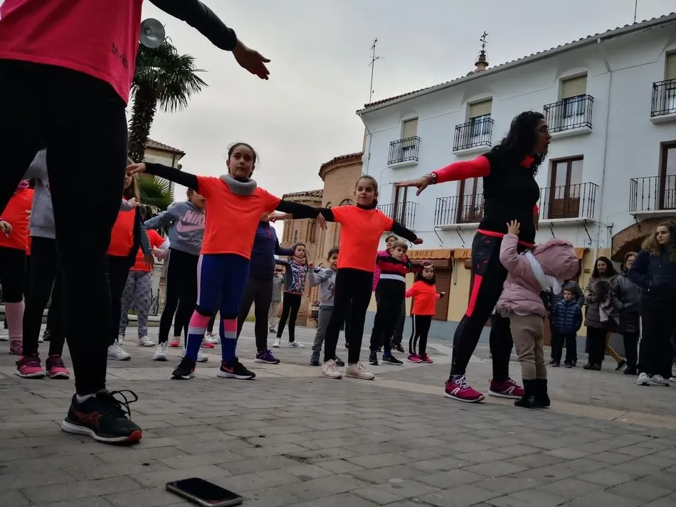 Foto 4 - Exitoso mercadillo solidario a favor de la cofrad&iacute;a de la Cruz y del Amor
