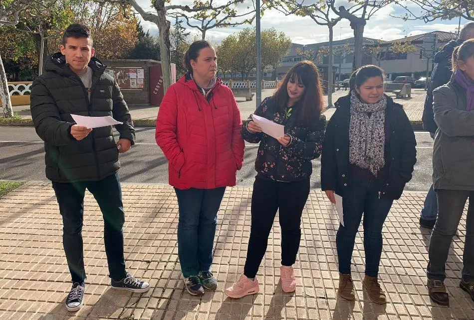 Foto 5 - El Centro de Educaci&oacute;n de Personas Adultas recuerda a las v&iacute;ctimas de violencia de g&eacute;nero  