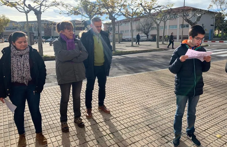 Foto 4 - El Centro de Educaci&oacute;n de Personas Adultas recuerda a las v&iacute;ctimas de violencia de g&eacute;nero  