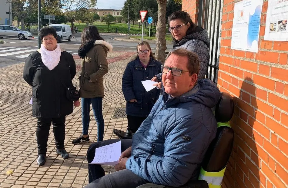 Foto 3 - El Centro de Educaci&oacute;n de Personas Adultas recuerda a las v&iacute;ctimas de violencia de g&eacute;nero  
