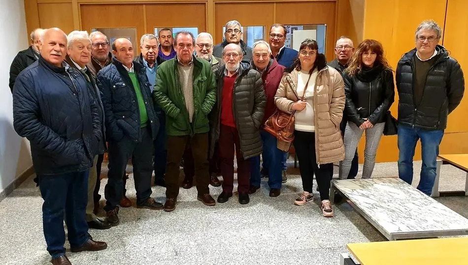 Grupo de alcaldes y cocnejales del PSOE de la comarca de Vitigudino tras la reunión celebrada en la cabecera